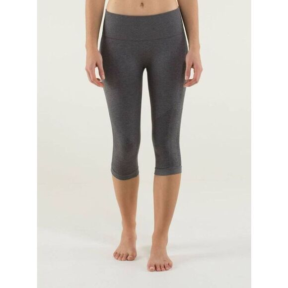 LULULEMON ATHLETICA In The Flow Crop in Heathered Soot Light Size 6 - Picture 2 of 7